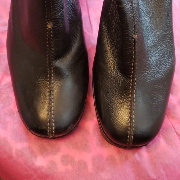 Shoe - Picture 4 of 5